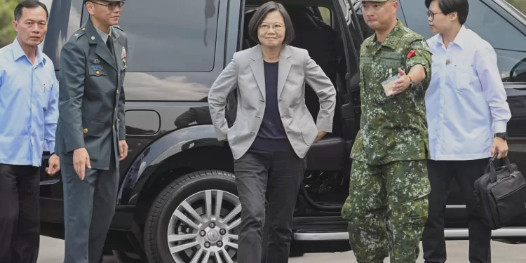Taiwanese President Tsai Ing-wen (C) arrives at a military base in Hsinchu, northern Taiwan on September 10, 2019, to attend a ceremony for the base's new dormitory named Yue Shiang Luo. - This dormitory can accomodate nearly one thousand soldiers. (Photo by Sam YEH / AFP)