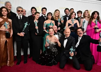 The cast of "The White Lotus" Jennifer Coolidge, Aubrey Plaza and cast pose with the award for Outstanding Performance by an Ensemble in a Drama Series during the 29th Screen Actors Guild Awards at the Fairmont Century Plaza in Century City, California, on February 26, 2023. (Photo by Frederic J. Brown / AFP)