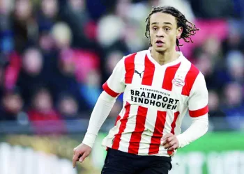 epa10436535 Xavi Simons of PSV Eindhoven during the Dutch premier league game between PSV Eindhoven and Go Ahead Eagles, in Eindhoven, Netherlands, 28 January 2023.  EPA/MAURICE VAN STEEN