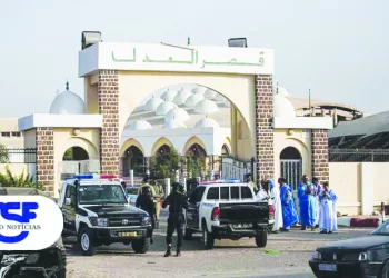 Security personal gather outside the courthouse during the opening of the former President of Mauritania, Mohamed Ould Abdel Azizs corruption trial in Nouakchott on January 25, 2023. - Former Mauritanian President Mohamed Ould Abdel Aziz went on trial on January 25, 2023, accused of amassing an illicit personal fortune from his 11-year stay in power. (Photo by Med LEMIN RAJEL / AFP)