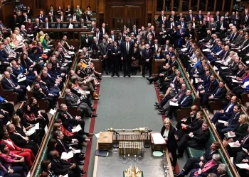 A handout photograph released by the UK Parliament shows Britain's main opposition Labour Party leader Keir Starmer (L) reacting as Britain's Prime Minister Liz Truss (R) speaks during Prime Minister's Questions in the House of Commons in London on October 19, 2022. - Truss is addressing lawmakers in parliament for the first time since abandoning her disastrous tax-slashing economic policies, as she fights for her political life. (Photo by JESSICA TAYLOR / UK PARLIAMENT / AFP) / RESTRICTED TO EDITORIAL USE - NO USE FOR ENTERTAINMENT, SATIRICAL, ADVERTISING PURPOSES - MANDATORY CREDIT " AFP PHOTO / Jessica Taylor /UK Parliament"