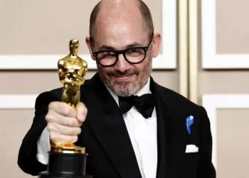 epa10519290 Edward Berger, Oscar winner for Best International Feature Film for 'All Quiet on the Western Front', poses in the press room during the 95th annual Academy Awards ceremony at the Dolby Theatre in Hollywood, Los Angeles, California, USA, 12 March 2023. The Oscars are presented for outstanding individual or collective efforts in filmmaking in 24 categories.  EPA/CAROLINE BREHMAN
