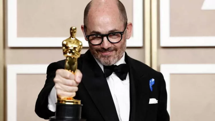 epa10519290 Edward Berger, Oscar winner for Best International Feature Film for 'All Quiet on the Western Front', poses in the press room during the 95th annual Academy Awards ceremony at the Dolby Theatre in Hollywood, Los Angeles, California, USA, 12 March 2023. The Oscars are presented for outstanding individual or collective efforts in filmmaking in 24 categories.  EPA/CAROLINE BREHMAN