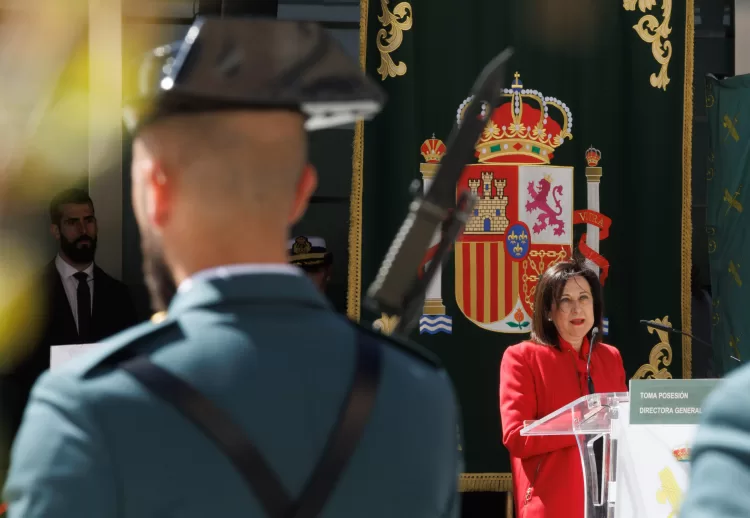 La ministra de Defensa, Margarita Robles, interviene durante la toma de posesión de la nueva directora de la Guardia Civil, en la Dirección General de la Guardia Civil, a 4 de abril de 2023, en Madrid (España). Los ministros del Interior y de Defensa presiden la toma de posesión de Mercedes González como nueva directora general de la Guardia Civil tras la dimisión de María Gámez después de la citación judicial de su marido en una pieza del 'caso ERE'. El nombramiento de Mercedes González ya fue publicado el pasado 29 de marzo en el Boletín Oficial del Estado (BOE) tras ser aprobado en Consejo de Ministros.
04 ABRIL 2023;MADRID;TOMA DE POSESION MERCEDES GONZÁLEZ
Eduardo Parra / Europa Press
04/04/2023