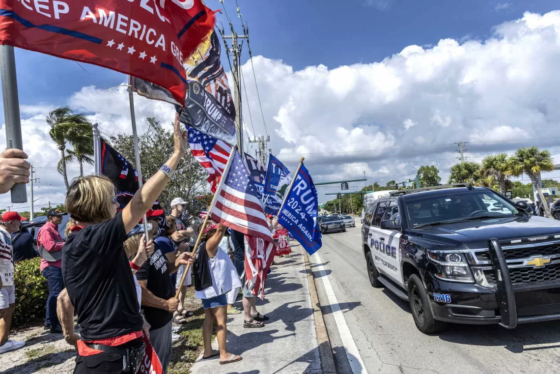 epa10557254 A police officer patrols the area where suppoprters of former US President Donald Trump gather near Trump's Mar-a-Lago resort in Palm Beach, Florida, USA, 03 April 2023. A Manhattan grand jury voted to indict former President Donald J. Trump last week and he is reportedly planning to turn himself in at the courthouse and appear before a judge to hear the charges against him on 04 April.  EPA/CRISTOBAL HERRERA-ULASHKEVICH