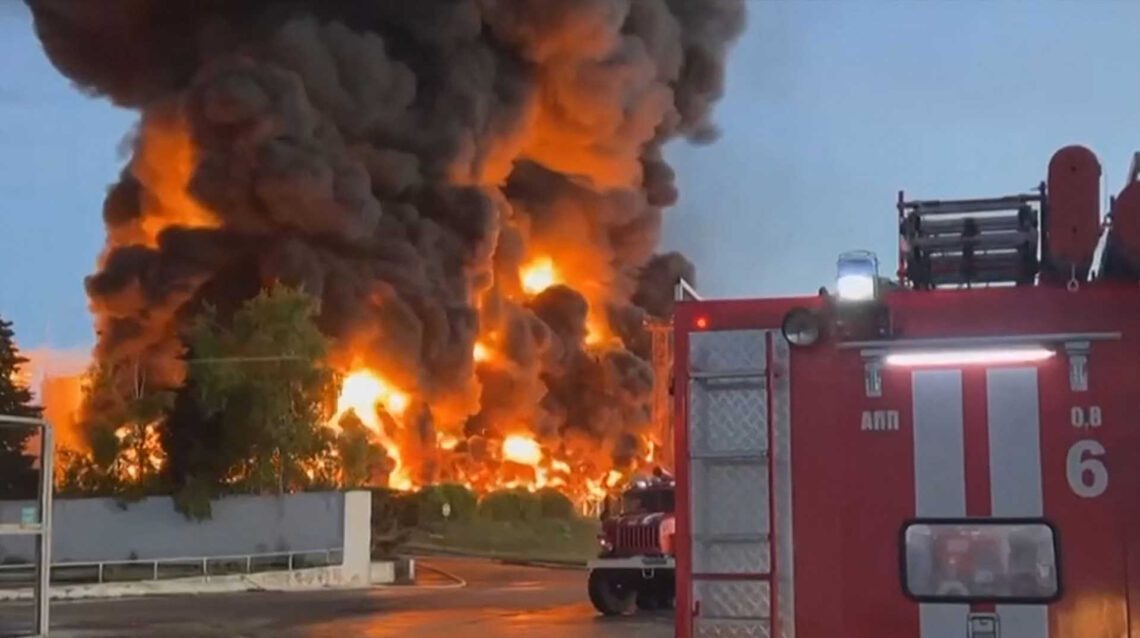This video grab taken from a footage released on April 29, 2023, on the Telegram chanel of Mikhail Razvozhayev, the Moscow-installed governor of Sevastopol, shows a huge fire at a fuel depot in Sevastopol. - A huge fire breaks out at a fuel depot in Sevastopol, the main port in Moscow-annexed Crimea, with authorities saying it was the result of a drone attack. "A fuel reserve is on fire in the Kazachya Bay district" of Crimea's port city Sevastopol, the Russian-installed governor of the city, Mikhail Razvozhayev, says on Telegram. "According to preliminary information, it was caused by a drone strike." Sevastopol is home to Russia's Black Sea Fleet and has been hit by a series of drone attacks since the Kremlin's Ukraine offensive launched last year. (Photo by TELEGRAM/ @razvozhaev / AFP) / RESTRICTED TO EDITORIAL USE  MANDATORY CREDIT «  AFP PHOTO /  TELEGRAM/ @razvozhaev  » - NO MARKETING NO ADVERTISING CAMPAIGNS  DISTRIBUTED AS A SERVICE TO CLIENTS [ NO ARCHIVE ]