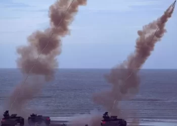 Taiwan military soldiers fire the ML154 Mine Clearance Launcher during the annual Han Guang anti-landing drill at Bali beach, New Taipei City on July 27, 2023. (Photo by Sam Yeh / AFP)