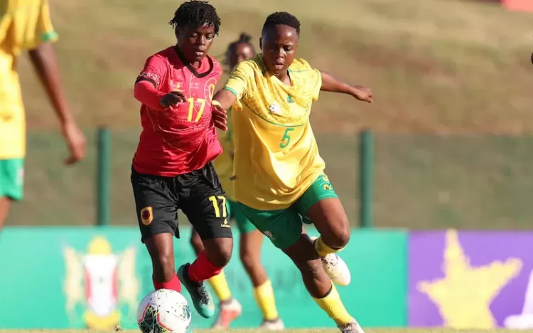 Bongeka Gamede of South Africa challenges Teresa Joao Evariisto of Angola during the 2020 COSAFA Womens Cup match between South Africa and Angola at the Isaac Wolfson Stadium, Port Elizaberth on the 03 November 2020 ©Muzi Ntombela/BackpagePix