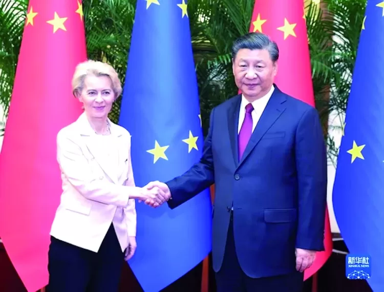 新华社照片，北京，2023年4月6日
    习近平会见欧盟委员会主席冯德莱恩
    4月6日下午，国家主席习近平在北京人民大会堂会见欧盟委员会主席冯德莱恩。
    新华社记者 姚大伟 摄