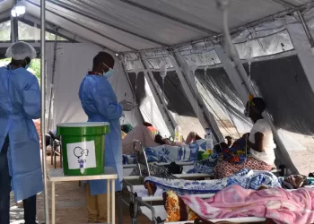MSF teams are working on increasing the capacity of Lichinga Provincial Hospital’s existing Cholera Treatment Centre (CTC) to 50 beds. Our teams are also reinforcing health promotion messages, carrying out hygiene product distributions and donations, conducting training for health professionals on treatment, as well as increasing infection prevention and control (IPC) measures.

In Niassa, according to the Ministry of Health, more than 1,400 cases and 13 deaths have been reported between mid-September 2022 and January 2023 in the five ffected districts: Lichinga – where the provincial capital is located – Lago, Mecanhelas, Mandimba and Sanga.