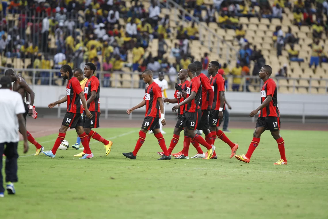 petro 1¼ de agosto mais um derbi das duas melhor equipas do pais no estadio 11 de novembro