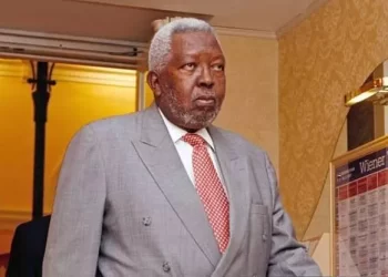 Vienna, AUSTRIA: Angola oil minister Desiderio da Graca Verissimo e Costa arrives at a Vienna Hotel 14 March 2007 on the eve of ' Organization of Petroleum Exporting Countries (OPEC) ministerial meeting. A number of ministers addressed local media agencies before departing for Vienna, where OPEC is headquartered, and agreed that oil prices were sitting at a comfortable level, around 60 dollars a barrel. AFP PHOTO/DIETER NAGL (Photo credit should read DIETER NAGL/AFP via Getty Images)