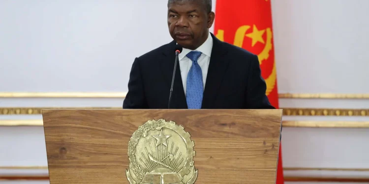 João Lourenço condecora mais 643 cidadãos pelo contributo à Nação