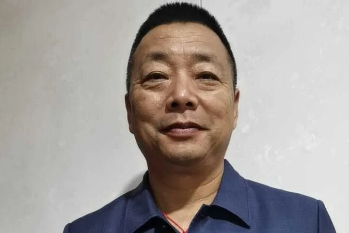 Benxiang Jiang, proprietário legítimo da fábrica.